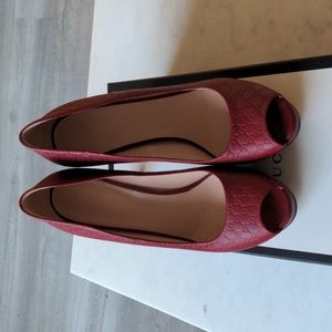 Gucci Microguccissima Leather Peep Toe Pumps
